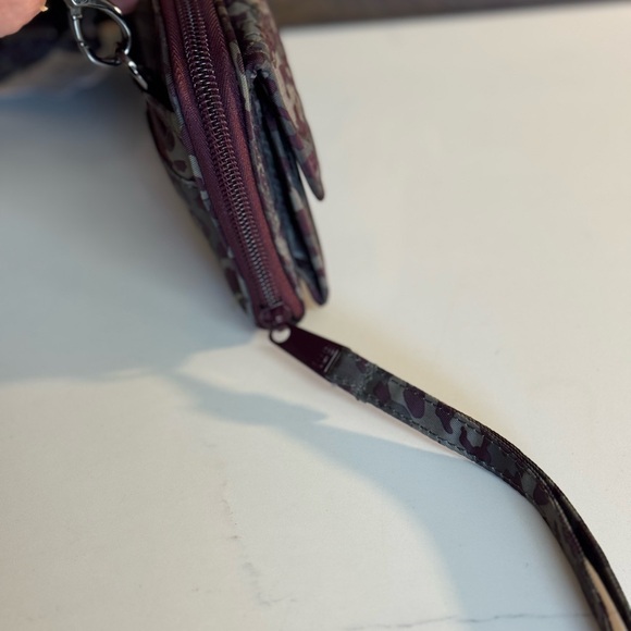 NWT LUG KICK FLIP CONVERTIBLE BERRY CAMOUFLAGE BAG! - Picture 5 of 8